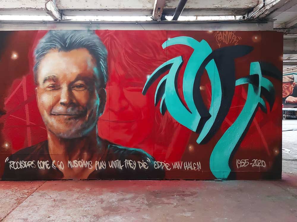 Eddie Van Halen graffiti portrait streetart @ Loads, Krommenie