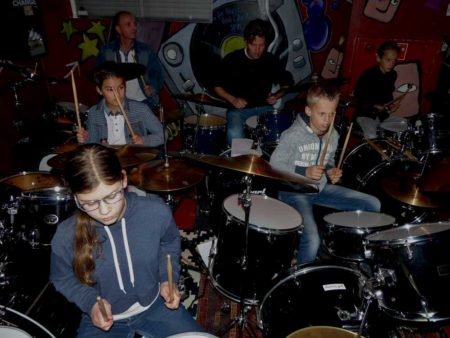 Optreden tijdens het 10 jaar Drumschool Sven Bakker feest