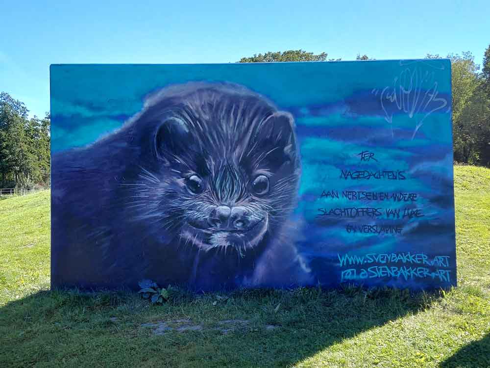"In remberance of minks and other vitims of luxury and addiction" animal graffiti @ Leeghwater Park, Purmerend (Sven Svenimal Bakker)