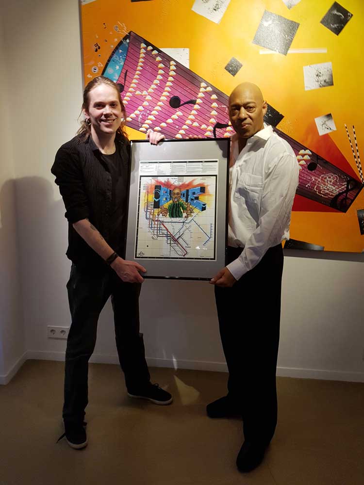 Blade and Svenimal with print of graffiti-portrait Polychromo colored pencils (NYC Subway map - 40x51cm) @Vroom & Varossieau, Amsterdam (2018) (svenimal.art)
