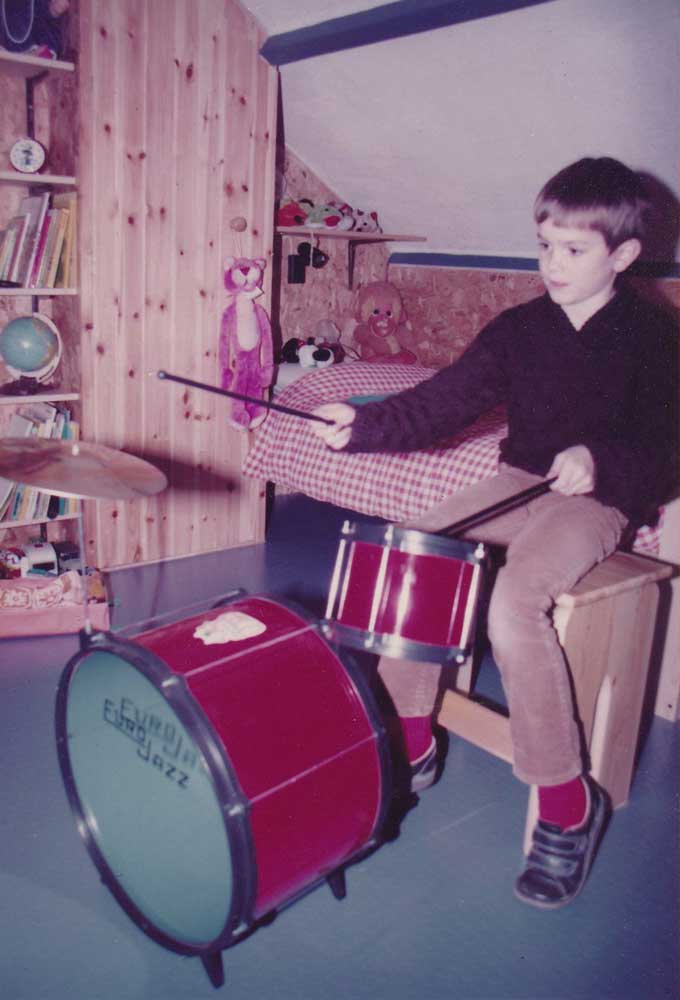 Sven Bakker playing drums on my 1st drumset @ Beukenlaan 66, Grootebroek (ca. 1984) (svenimal.art)