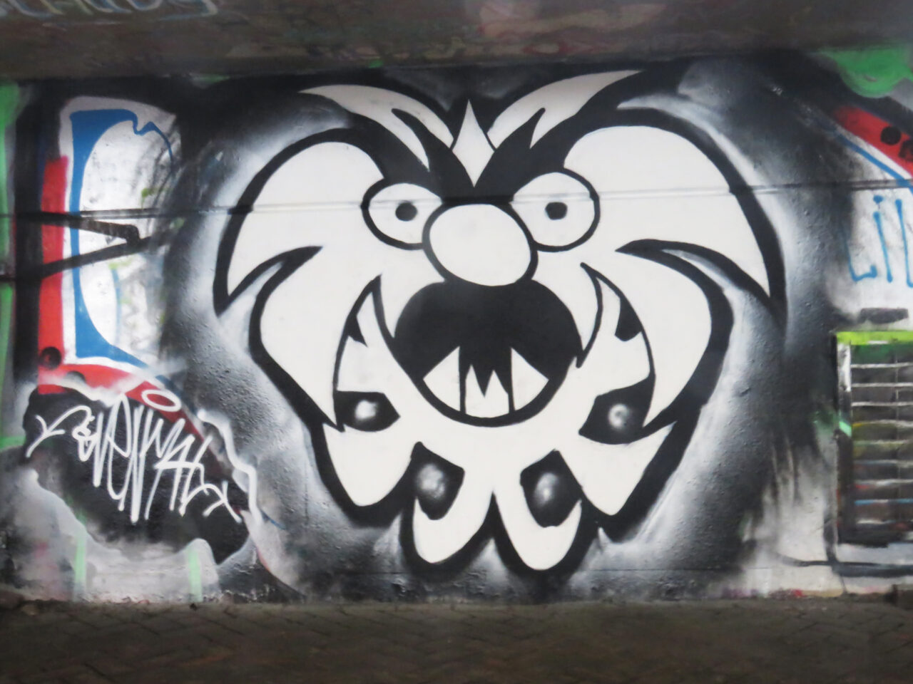 Svenimal graffiti character cartoon @ Zaandam (2017) (svenimal.art)