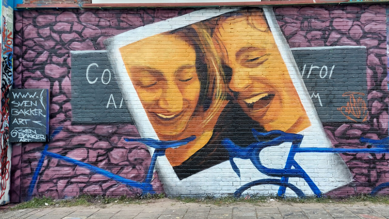 Honeymoon marriage proposal graffiti streetart mural portrait @ NDSM Amsterdam (2022) (svenimal.art)