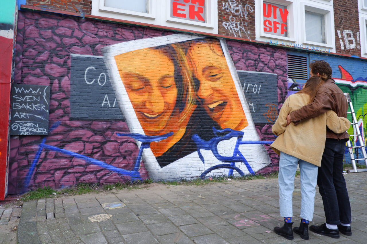 Honeymoon marriage proposal graffiti streetart mural portrait @ NDSM Amsterdam (2022) (svenimal.art)