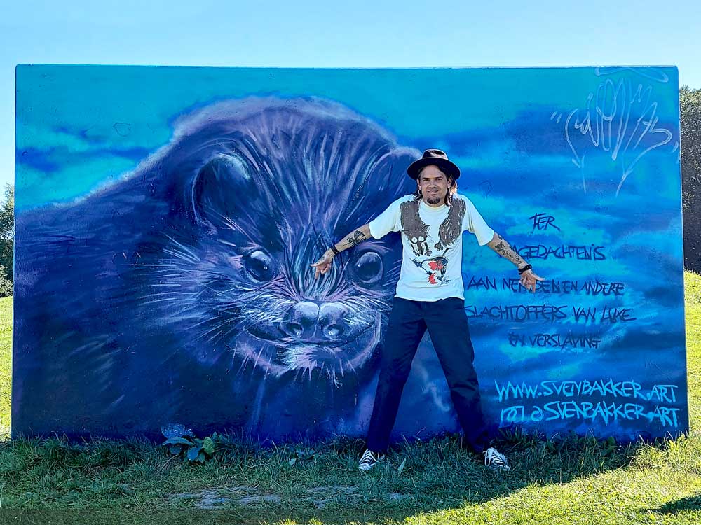 Minks graffiti streetart in memory all minks (nertsen) that died in fur industry @ Leeghwater Park, Purmerend (2020) (svenimal.art)
