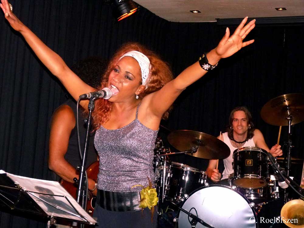 Sven Bakker (Svenimal) playing with Farida Merville @ Fardia sings Janis & Amy @ ‘T Nonnetje, Amersfoort