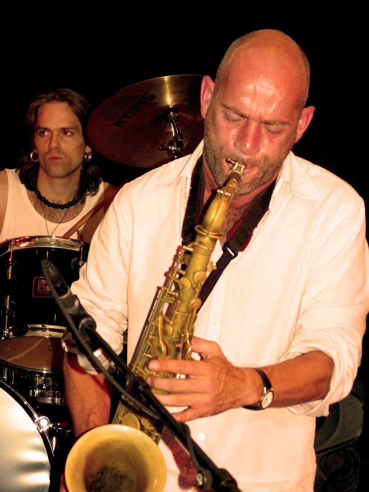 Sven Bakker (Svenimal) playing with Farida Merville @ Fardia sings Janis & Amy @ ‘T Nonnetje, Amersfoort