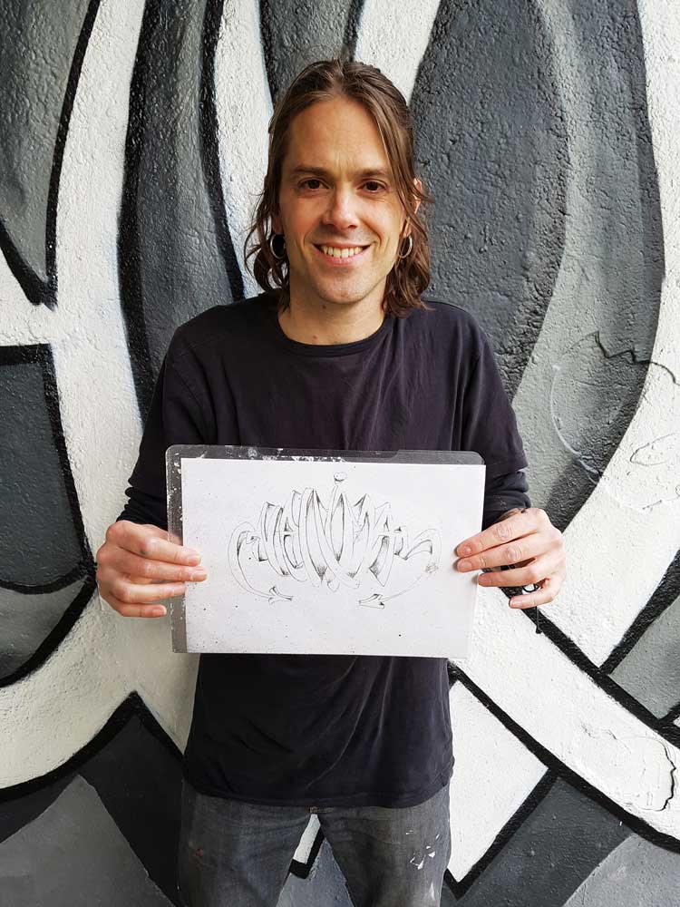 Sven Bakker with Svenimal graffiti sketch @ Flevopark, Amsterdam (2017) (svenimal.art)