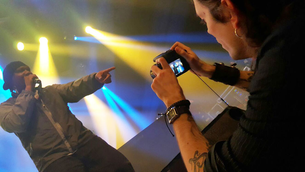 Sven Bakker (Svenimal) photographing KRS-One (Boogie Down Productions) @ Het Paard, Den haag (2017) (svenimal.art)
