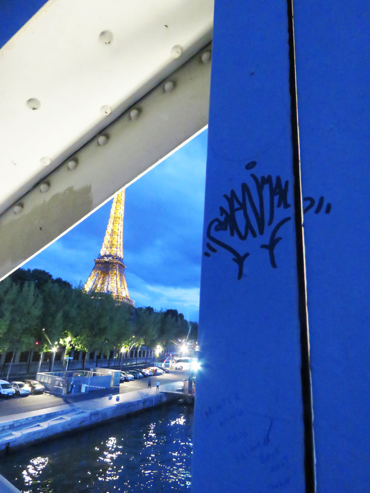 Svenimal tag @ Paris near Eiffel Tower (svenimal.art) (2017)